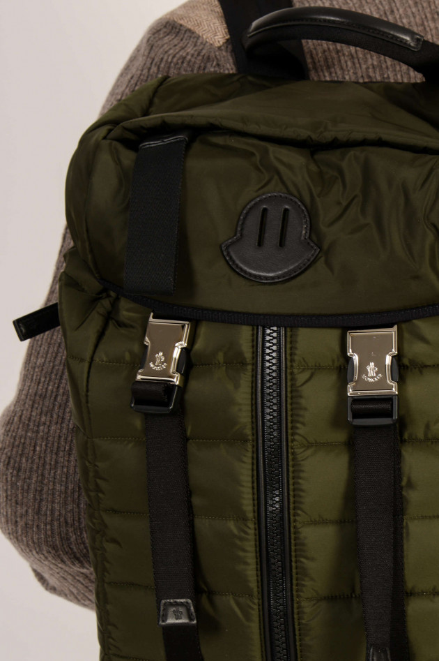 Moncler Rucksack in Oliv