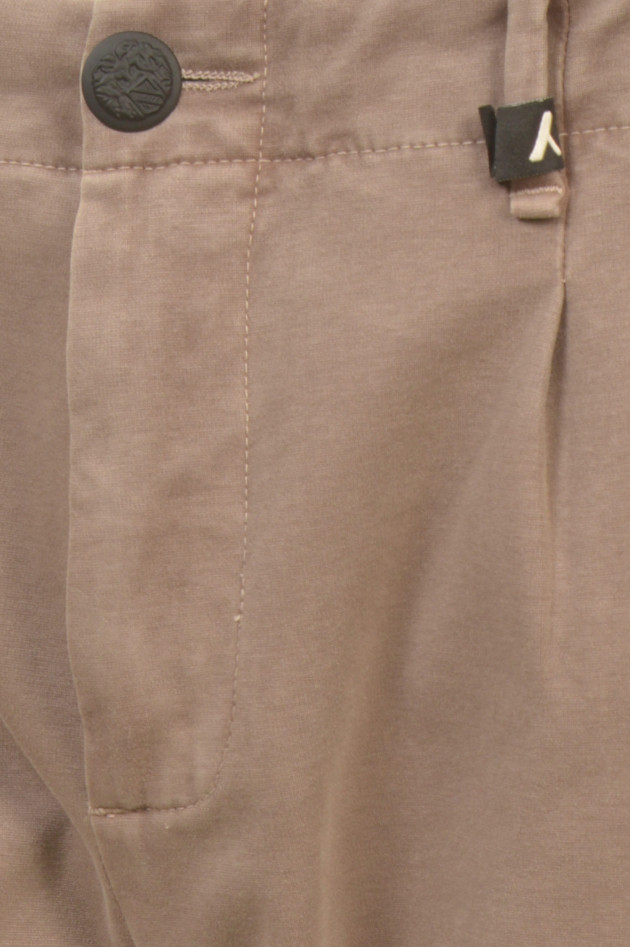 Myths Hose in Taupe