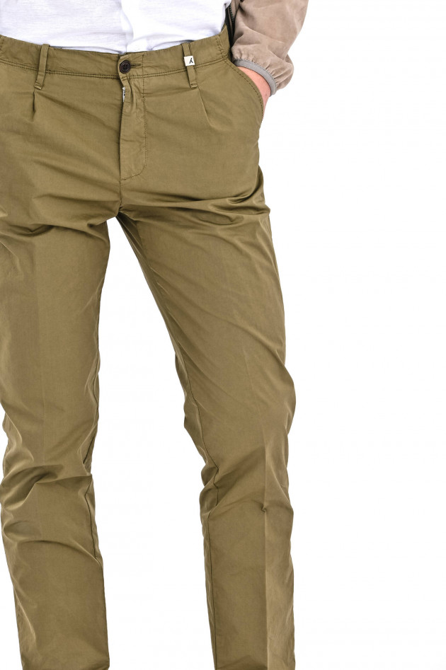 Myths Baumwoll Chino in Oliv