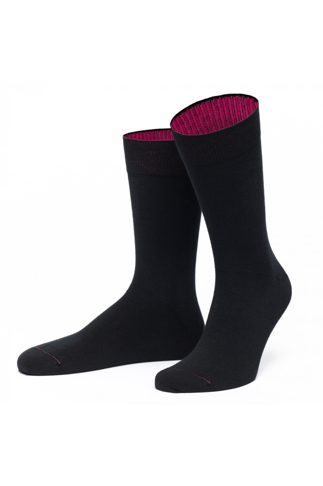 von Jungfeld Socken in Schwarz/Rot