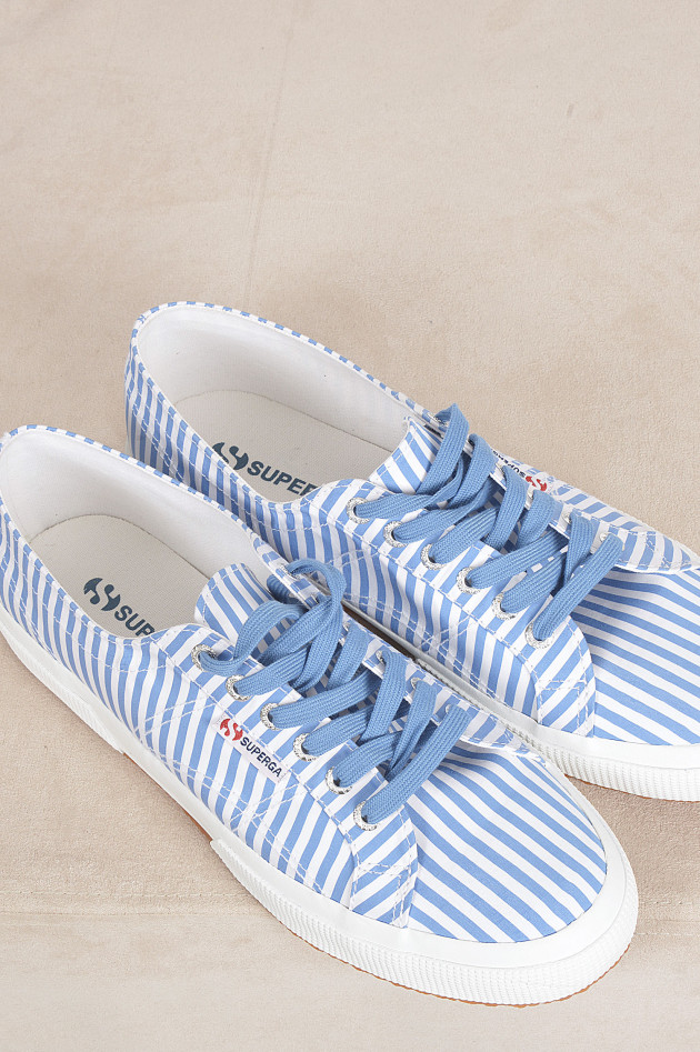 Superga Sneakers in Blau/Weiß gestreift