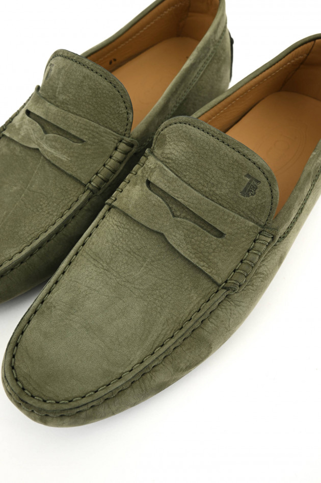 Tod's Mokassin aus Veloursleder in Oliv