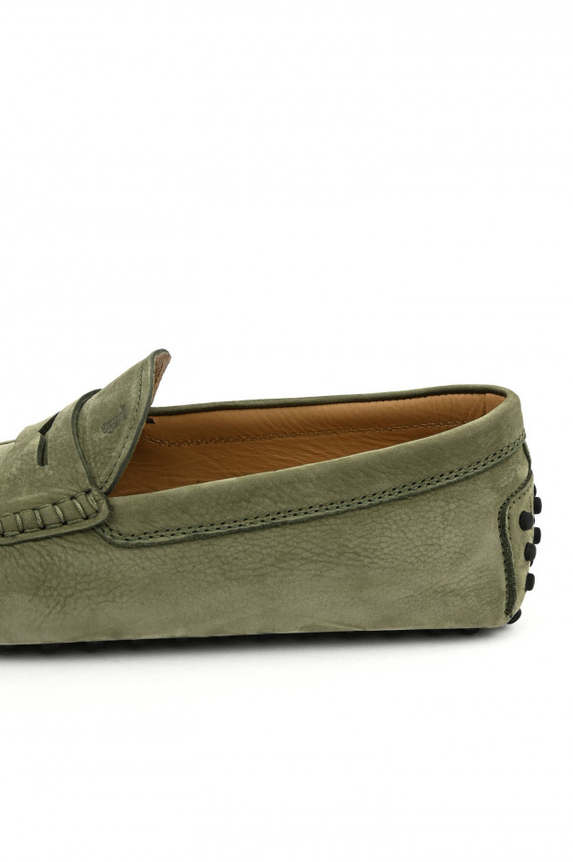 Tod's Mokassin aus Veloursleder in Oliv