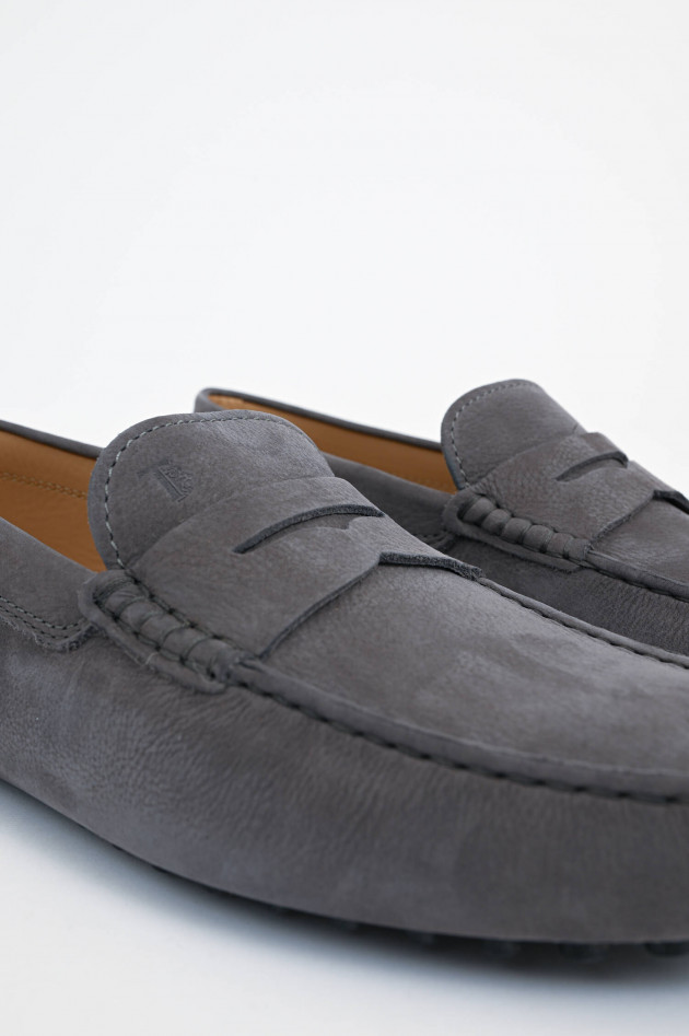 Tod's Mokassins aus Veloursleder in Grau