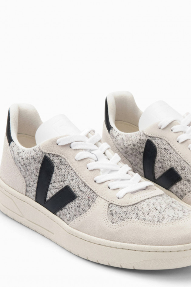 Veja Veloursleder-Sneaker V-10 in Beige/Schwarz