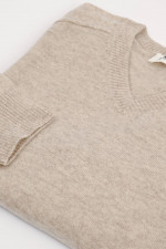 Cashmere V-Neck Pullover in Beige
