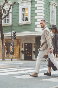 Sakko mit doppelter Knopfleiste in Beige