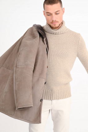 Kurzmantel aus Shearling in Taupe
