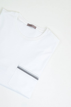 Kurzarm-Shirt mit Brusttasche in Weiß