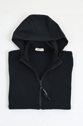 Strickjacke aus Baumwoll-Mix in Schwarz