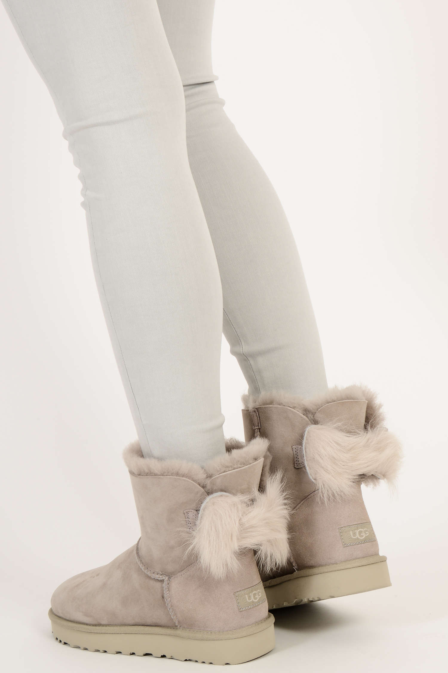 UGG Boots FLUFF BOW MINI CLASSIC in Willow Hellgrau GRUENER.AT