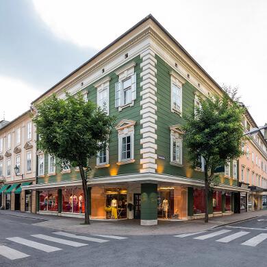 Modehaus Grüner: Store in der Burggasse - Eingang (Bild 1 von 6)